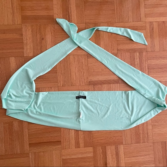 Solid Tie Back Halter Top - Picture 6 of 8